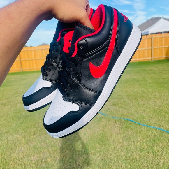 Air Jordan 1 Low - Picture 6 of 10